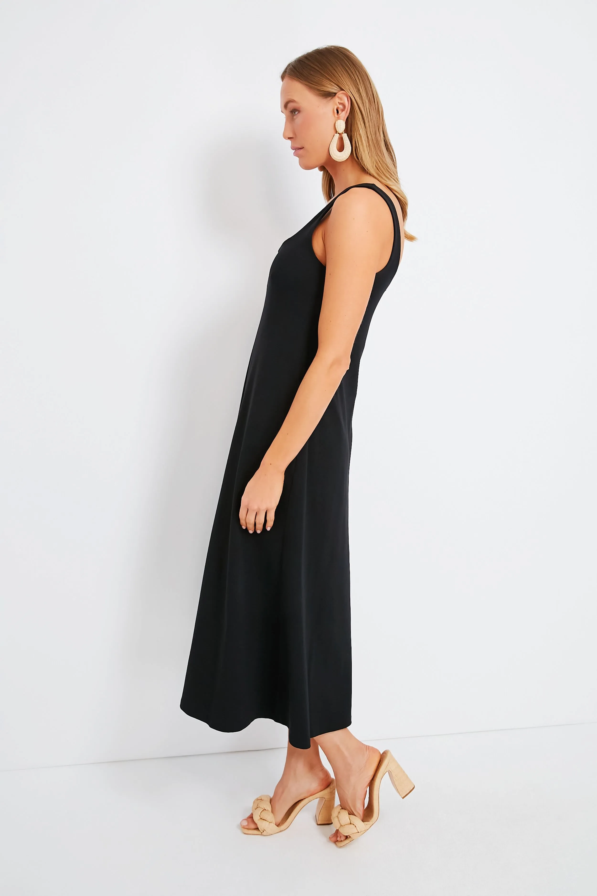 Black Sleeveless Trapeze Dress