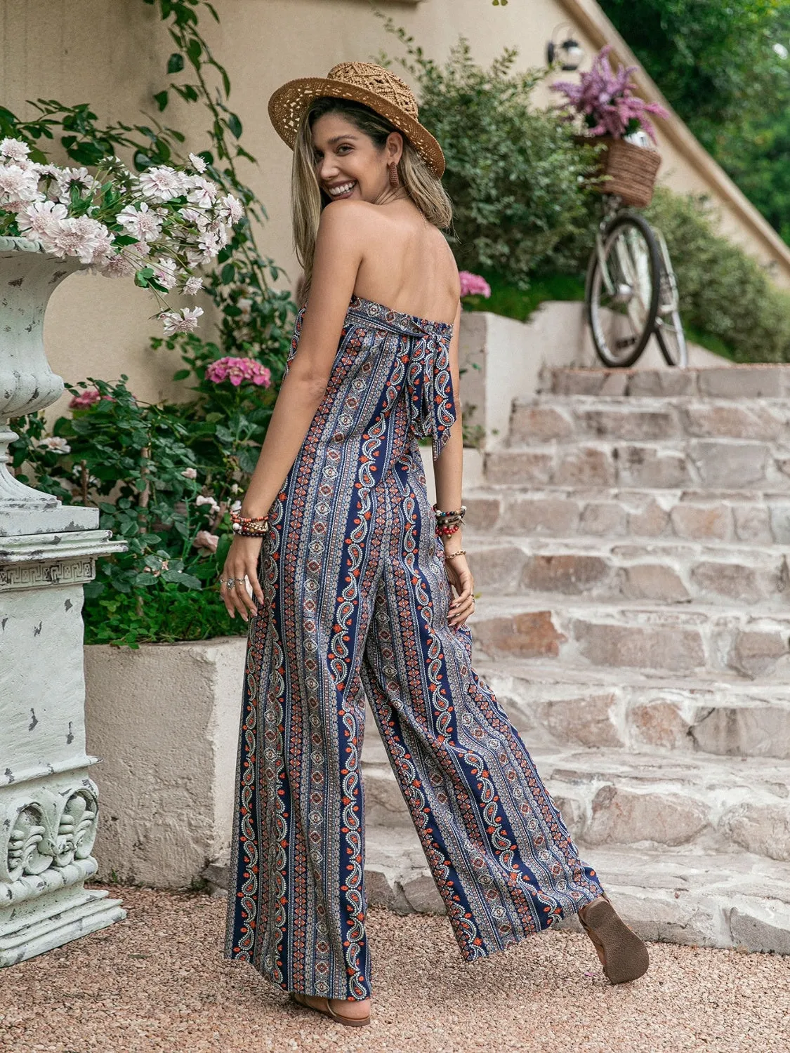 Sunset and Swim – Bedruckter Tube-Jumpsuit mit weitem Bein und Bindeband