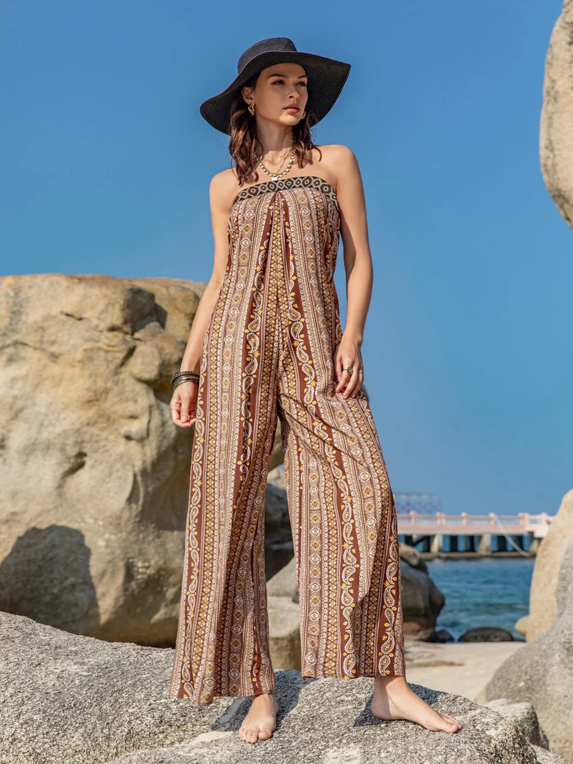 Sunset and Swim – Bedruckter Tube-Jumpsuit mit weitem Bein und Bindeband